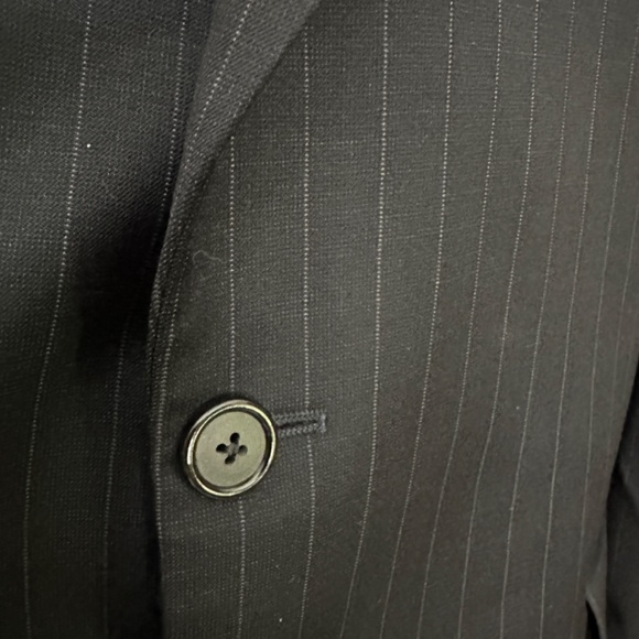 Burberry Dark Gray Pinstriped Blazer 46L 100% Wool Gently worn 2 button - Picture 2 of 4
